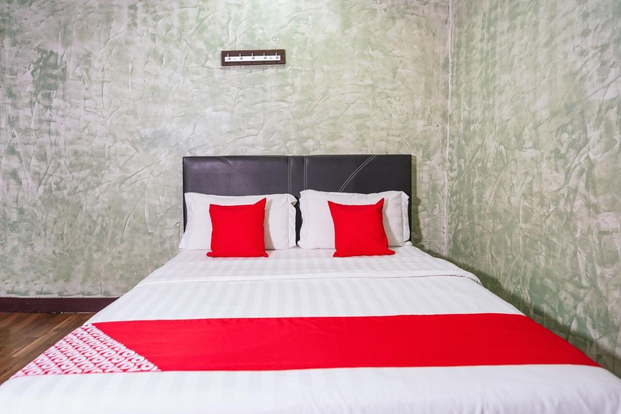 Oyo 1165 Kris Lodge Бинтулу Экстерьер фото