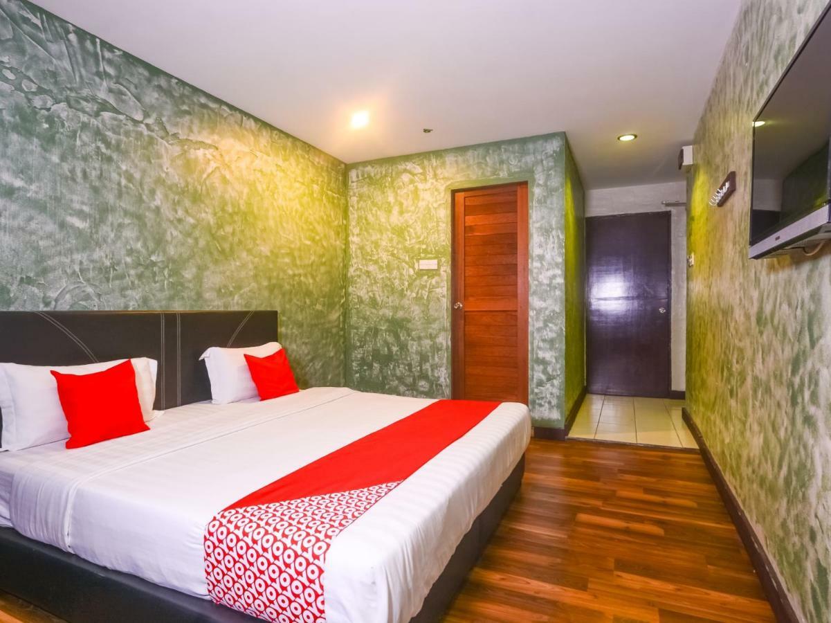 Oyo 1165 Kris Lodge Бинтулу Экстерьер фото